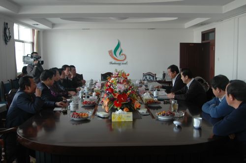 瓜州縣、金塔縣領(lǐng)導(dǎo)來公司慰問