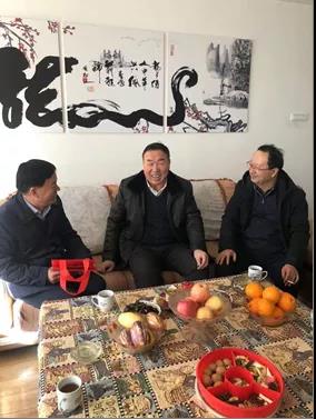 敦煌種業(yè)領(lǐng)導(dǎo)看望慰問(wèn)公司老干部、老黨員及困難黨員職工