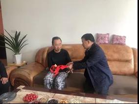 敦煌種業(yè)領(lǐng)導(dǎo)看望慰問(wèn)公司老干部、老黨員及困難黨員職工